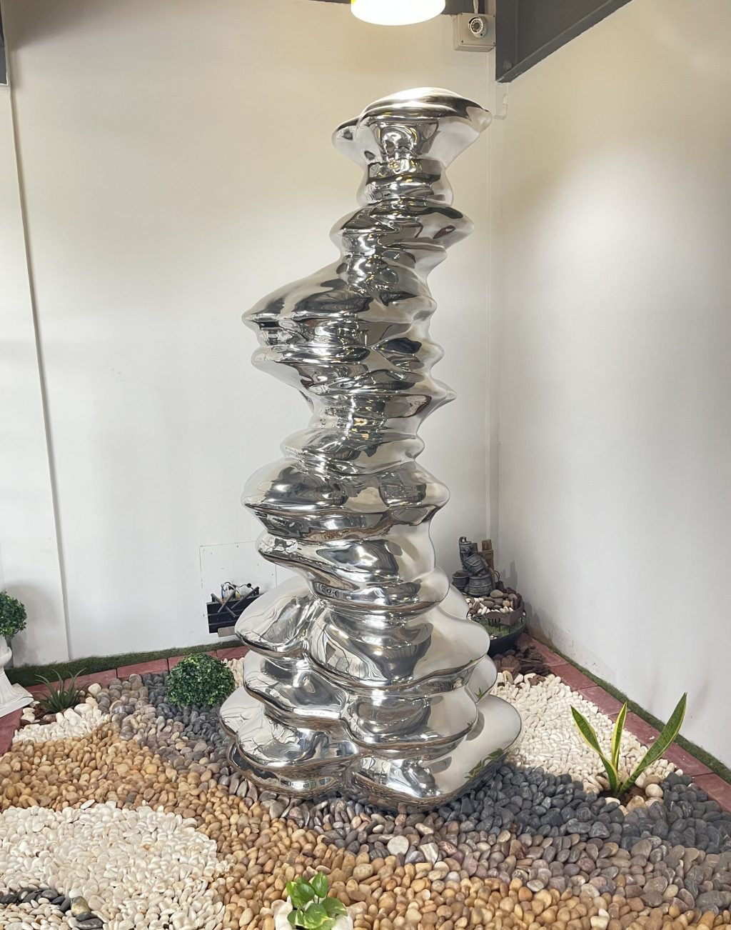 Geometric Patterns in Modern Metal Wall Art Designs